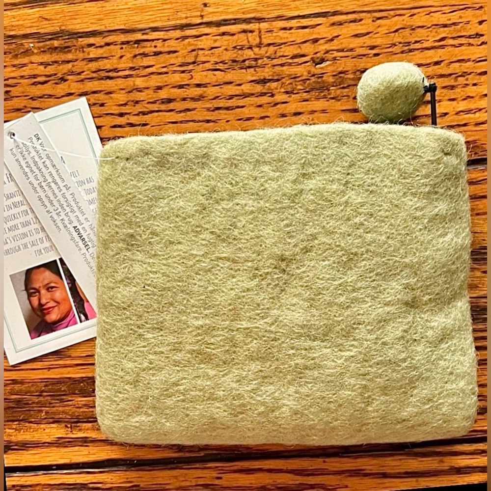 LAST CHANCE!   Handmade Gamcha Felt Purse, Mushrooms Change Purse. NWT - Picture 2 of 5